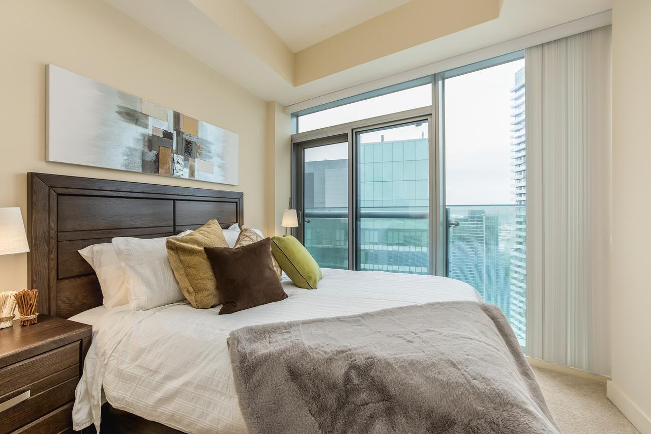 Upscale 3-Bedroom With Gorgeous Lake View Toronto Luaran gambar